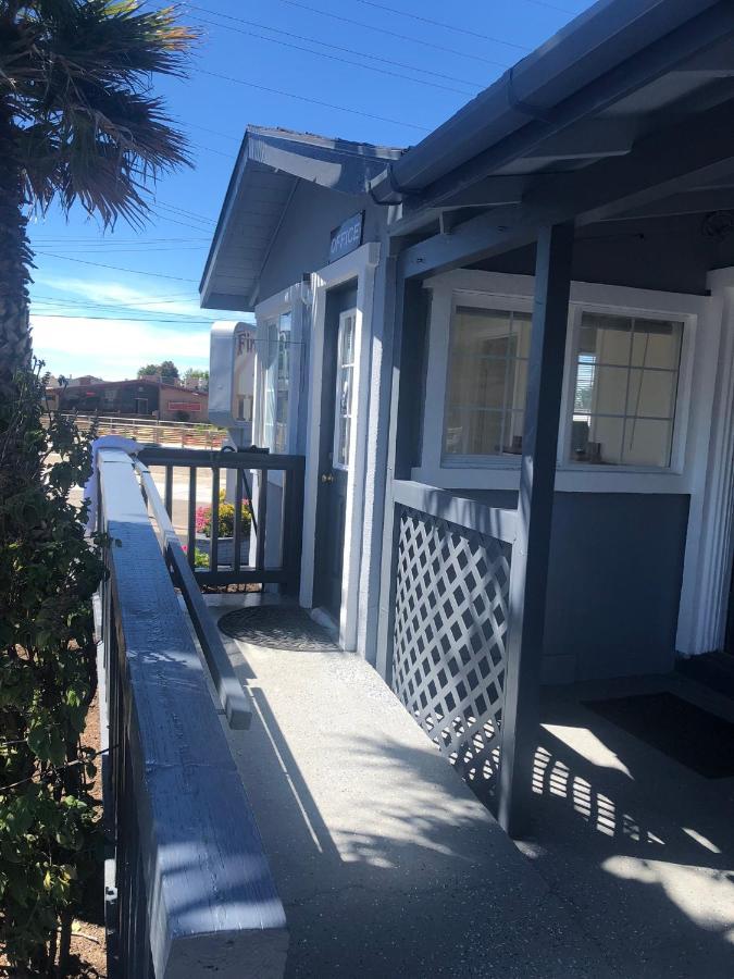 The Monterey Fireplace Inn Bagian luar foto
