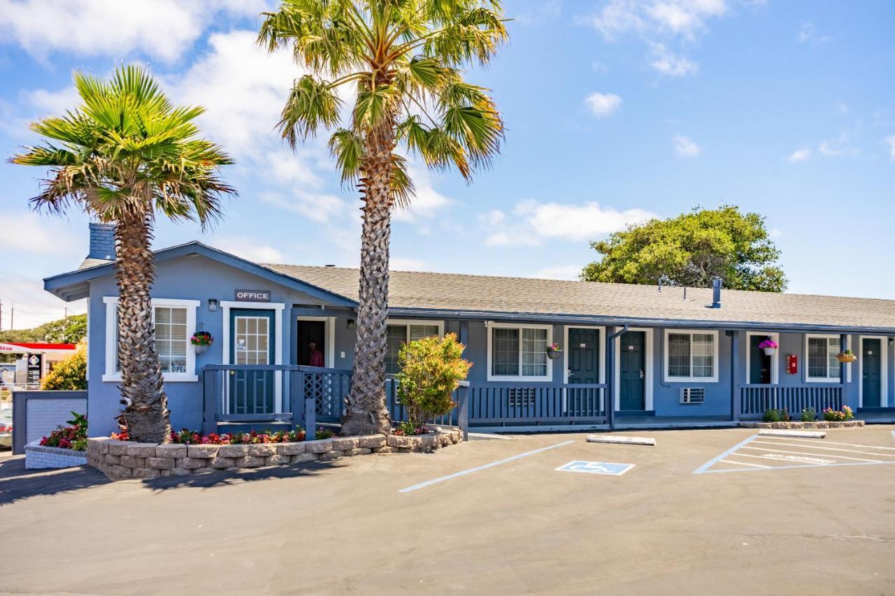 The Monterey Fireplace Inn Bagian luar foto