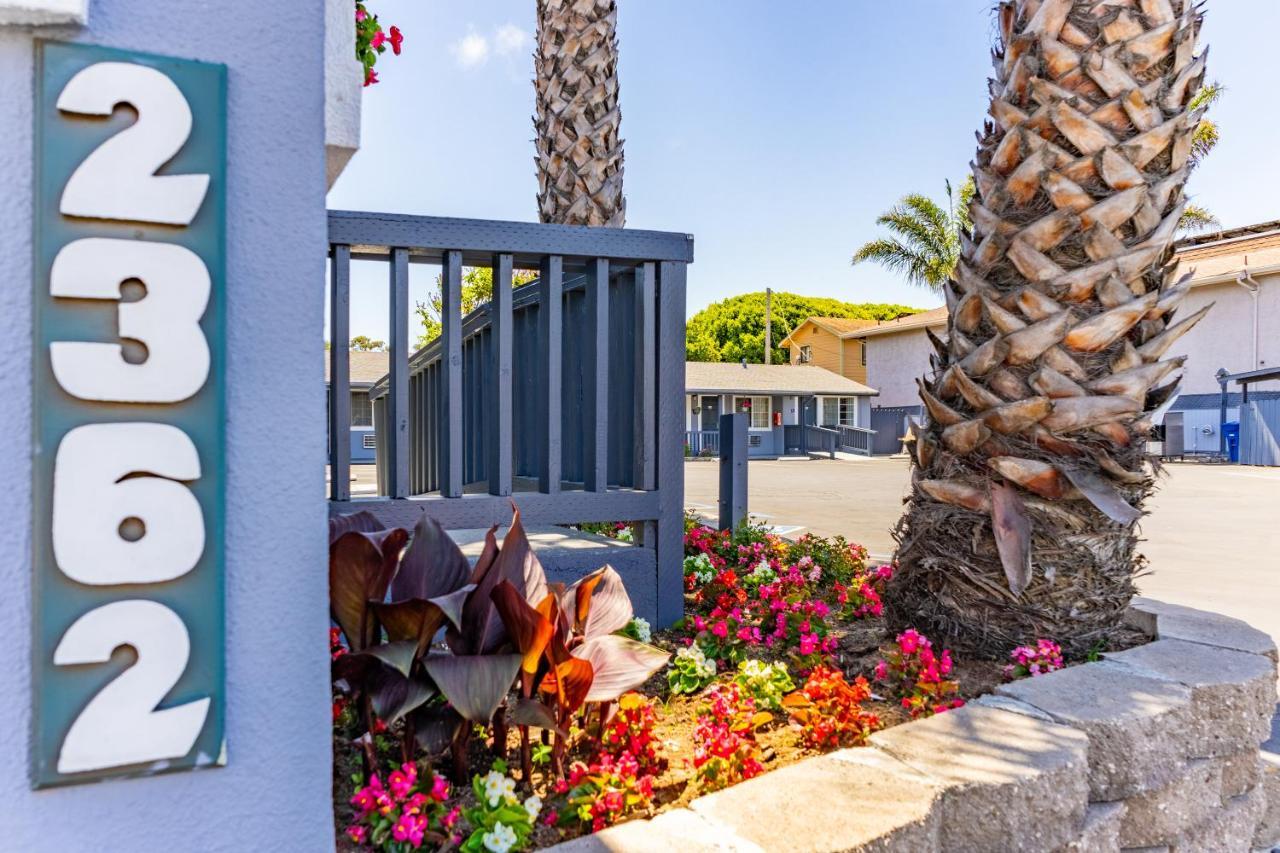 The Monterey Fireplace Inn Bagian luar foto