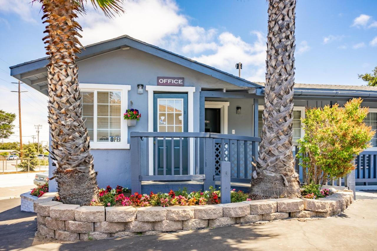 The Monterey Fireplace Inn Bagian luar foto