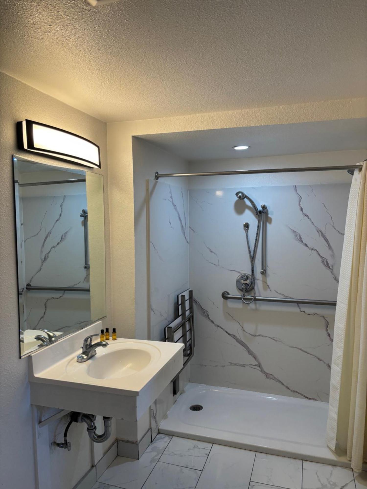 The Monterey Fireplace Inn Bagian luar foto