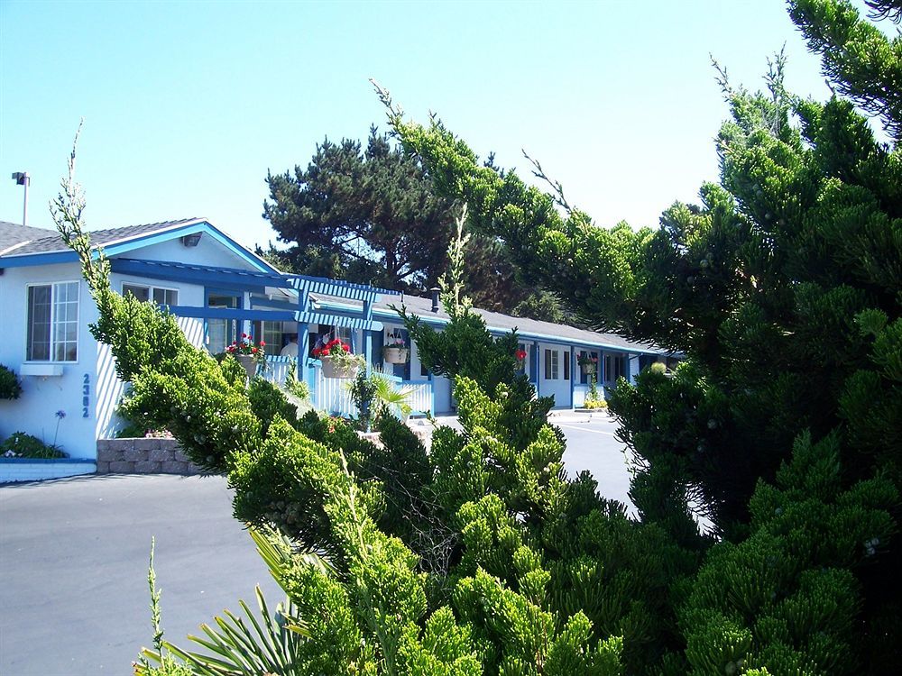 The Monterey Fireplace Inn Bagian luar foto